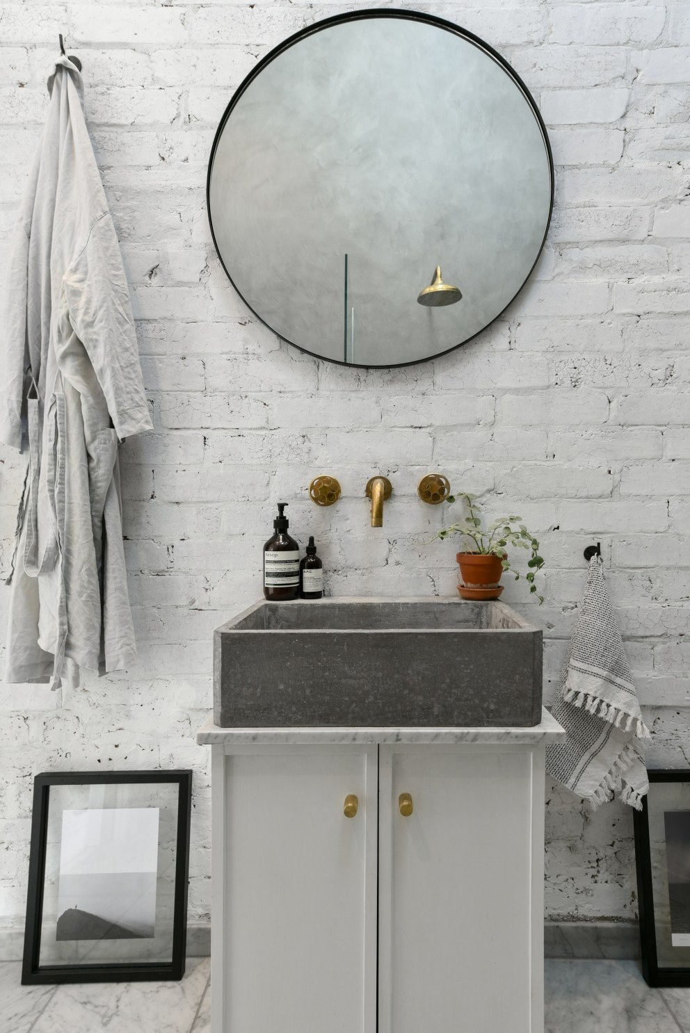 De Beauvoir Cottage | Bathroom | Interior Designers
